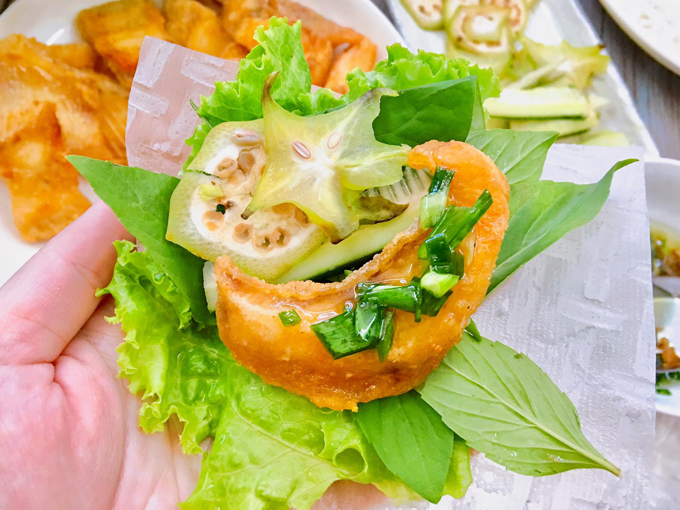 Ảnh minh họa cá diêu hồng chiên cuốn bánh tráng
