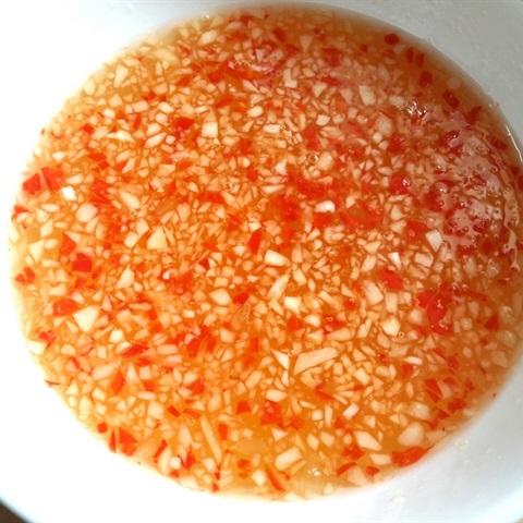 Pha nước mắm tỏi ớt