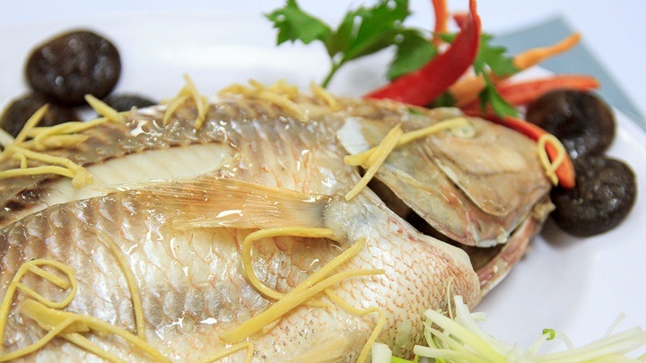 Cá diêu hồng hấp hành gừng thơm ngon