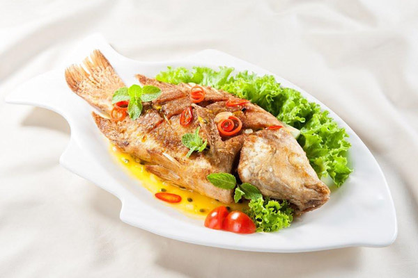 Món cá điêu hồng hấp Hong Kong hoàn thiện