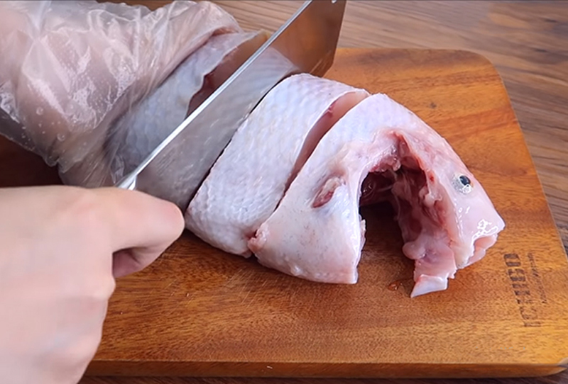 Cá diêu hồng kho tộ ướp gia vị