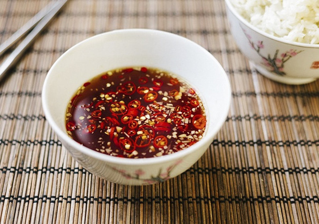 Nước chấm chua ngọt cho cá lưỡi trâu chiên giòn