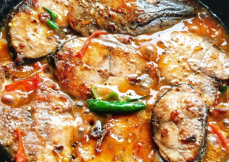 Món cá ngừ kho cà chua đậm đà thơm ngon