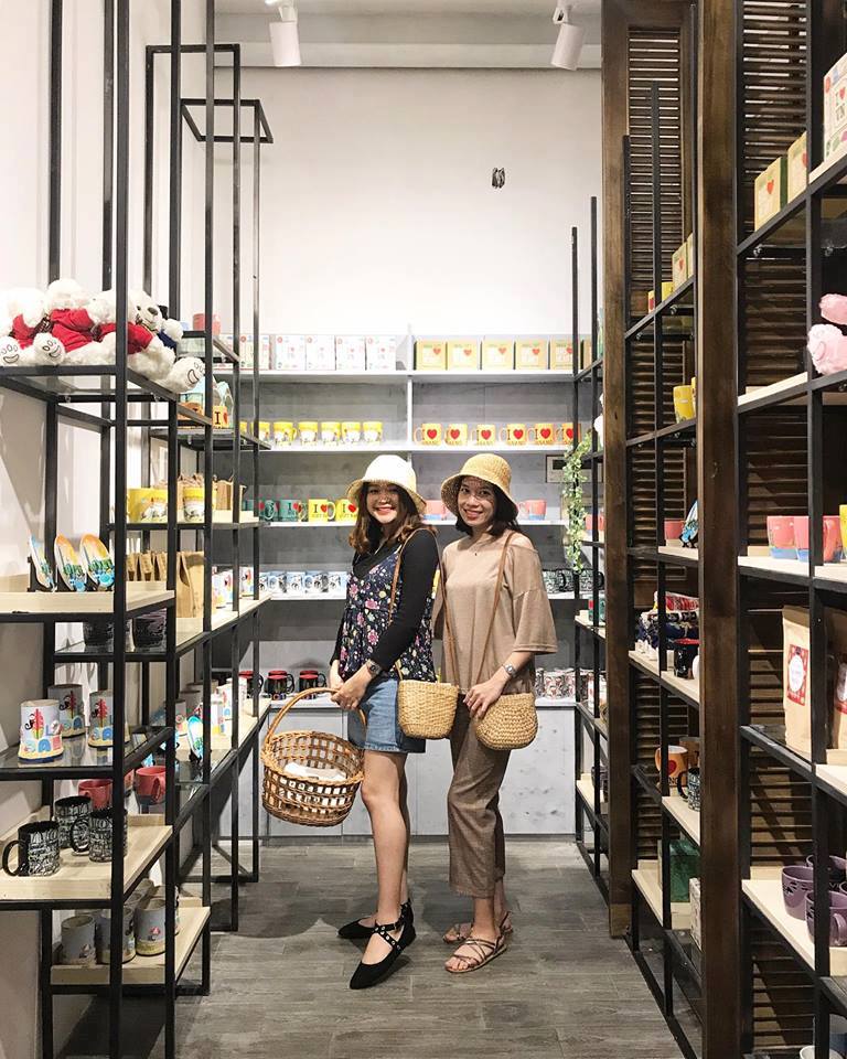 Không gian Danang Souvenirs & Coffee quán cà phê Đà Nẵng