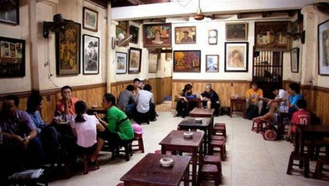 Tranh sơn dầu nghệ thuật treo tại quán cà phê Lâm