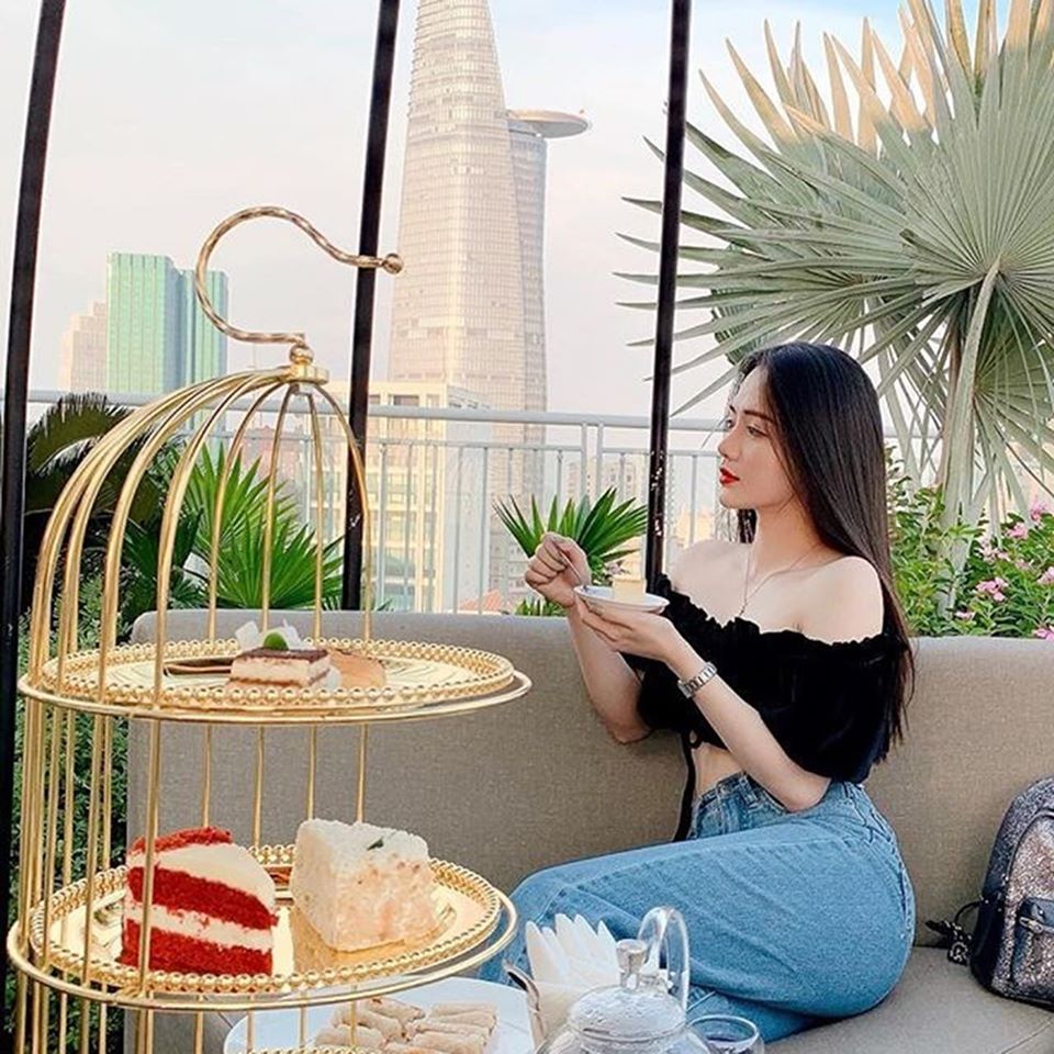 Lồng chim khổng lồ tại Chill Garden Lounge
