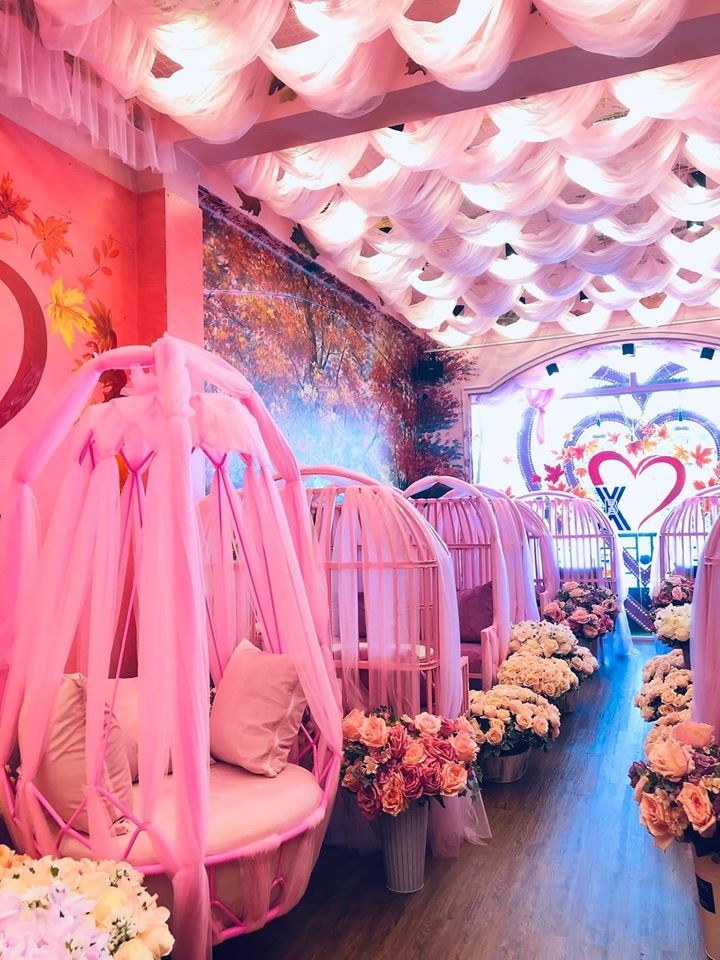 Góc chụp đẹp ở XBIZZ Studio & Coffee Rose Sài Gòn