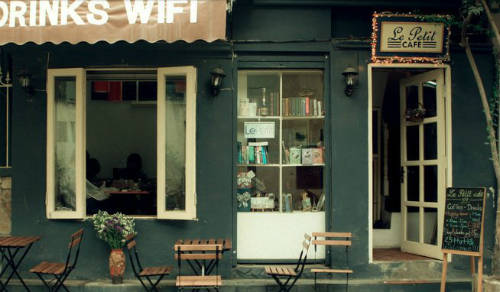 Le Petit Cafe - Không gian cà phê sách Hà Nội yên tĩnh tại Hạ Hồi