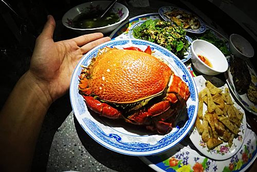 Cua huỳnh đế - Đặc sản Lý Sơn hấp sả thơm ngon