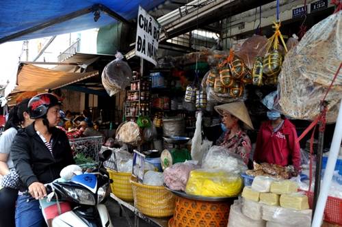 Bún cá và bánh tằm tại chợ Vườn Chuối Sài Gòn