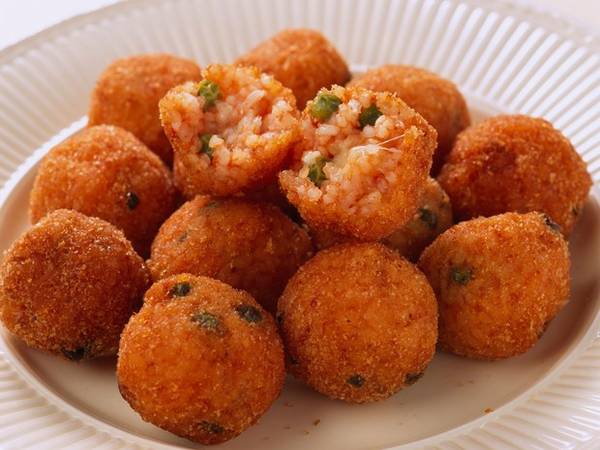 Arancini - món ăn đường phố Italy có nguồn gốc từ Sicily