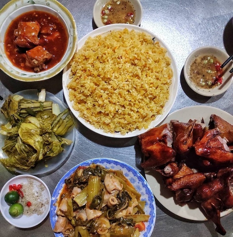 Cơm đảo trên phố Tống Duy Tân