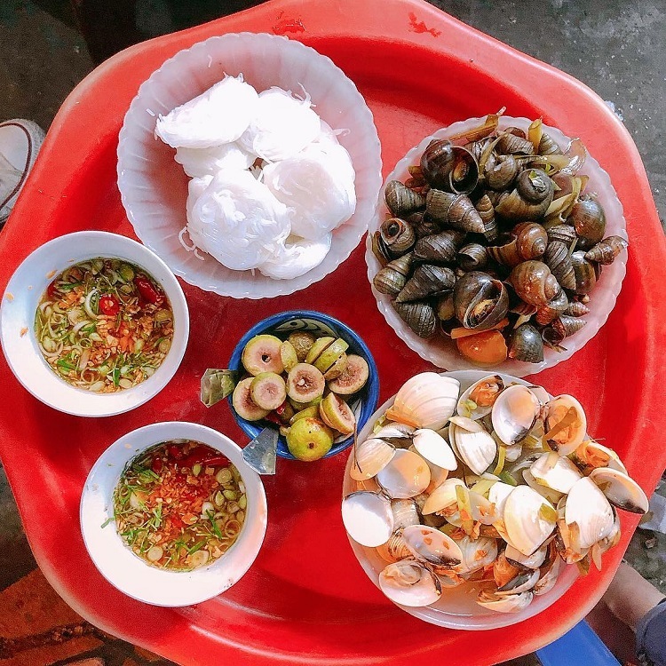 Ốc luộc và bún chấm Tống Duy Tân