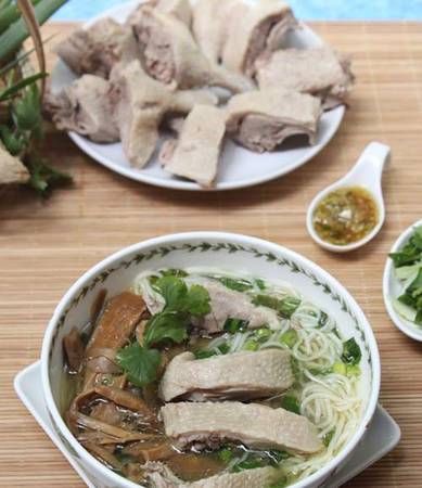 Bún vịt thanh mát ngày hè