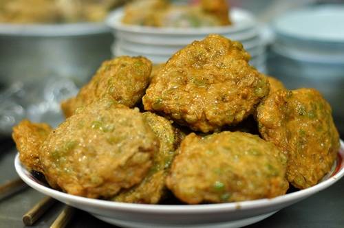 Chả cốm - món quà vặt mùa thu Hà Nội