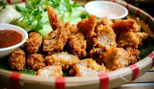 Nem chua rán - món quà vặt mùa thu Hà Nội