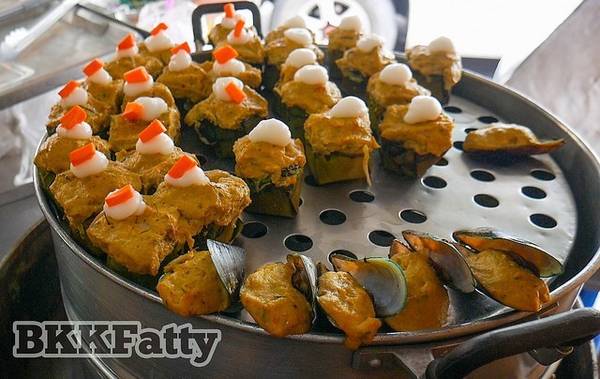 Bánh hải sản hấp (Hor Mok) - Món vặt Thái Lan hấp dẫn