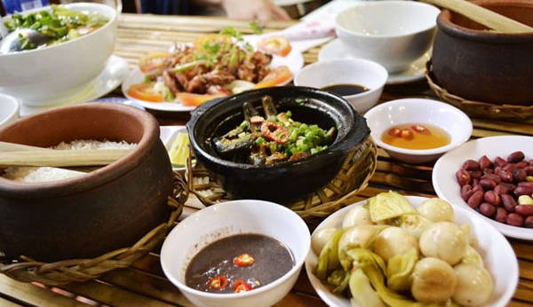 Cơm niêu, cơm đập là món ăn quen thuộc ở Đà Lạt