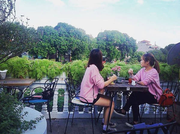 Sân vườn quán trà Cup of Tea Hà Nội