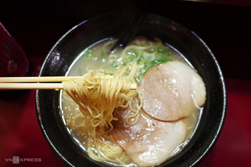 Mì ramen Hakata là món ăn đặc sản không thể bỏ qua tại Fukuoka