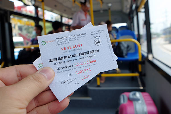 Xe buýt chạy tuyến trung tâm Hà Nội - Nội Bài.