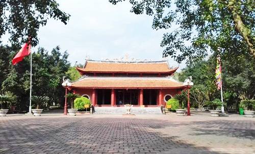 Khuôn viên đền An Sinh.