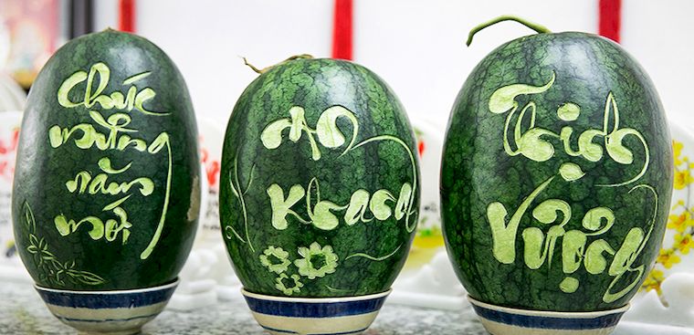 cach-khac-dua-hau-nghe-thuat-doc-dao-them-sac-cho-mam-ngu-qua-ngay-tet-11-760x367