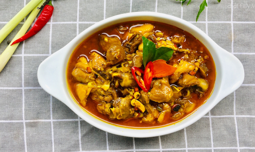Gà kho sả nghệ vàng ươm bắt mắt