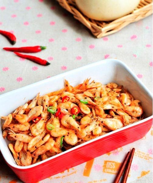 Món tép cháy tỏi giòn ngon ăn kèm cơm trắng