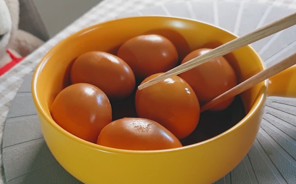 Cách làm trứng kho nước tương - luộc trứng