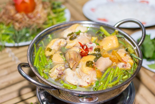 Cách nấu lẩu gà lá giang chuẩn vị tại nhà cực dễ