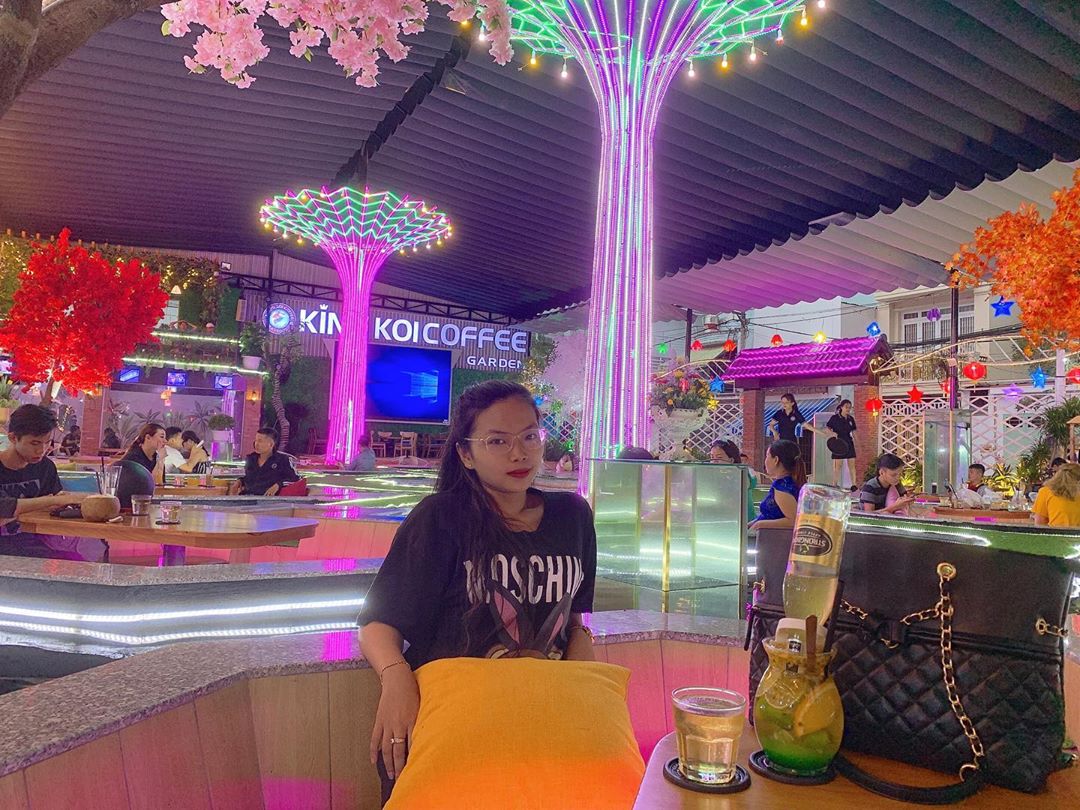 Tiểu cảnh độc đáo quán café cá Koi Sài Gòn