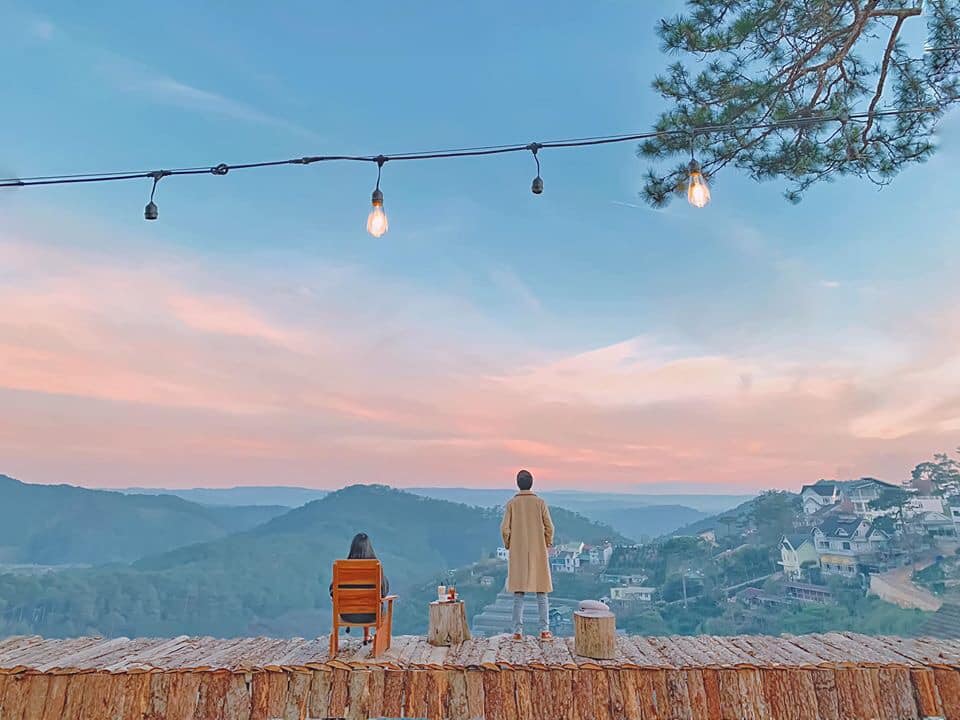 Không gian tiệm cafe Đà Lạt Bohem chill hoàng hôn