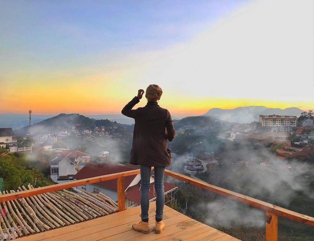 View đồi núi từ tiệm cafe Đà Lạt Quán Chiu