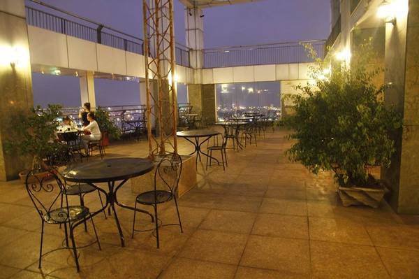 Không gian quán cà phê Đà Nẵng Green Plaza