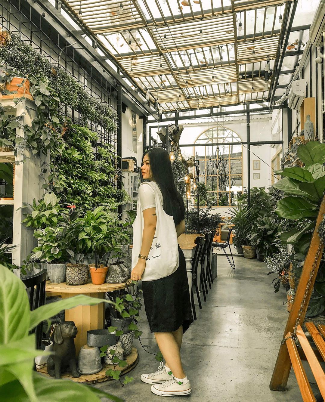 Quán cà phê Sài Gòn Farmers’ Garden với nhiều góc xanh mát