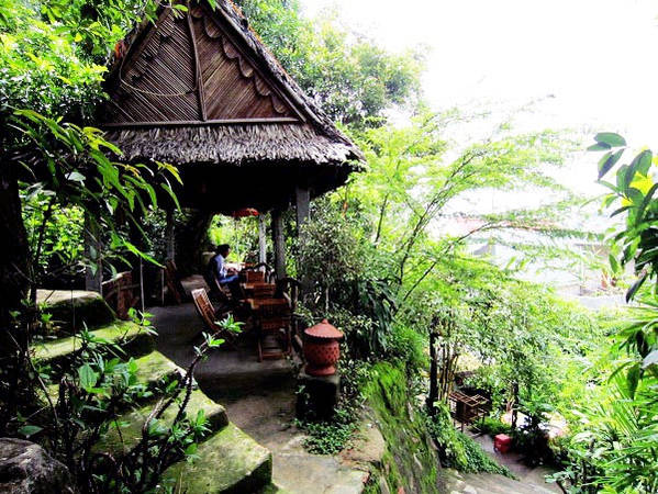 Quán cà phê Đà Nẵng Núi Đá view cầu sông Hàn