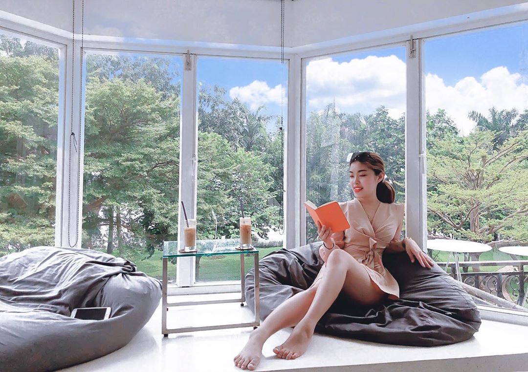 Không gian cafe nằm Sài Gòn tại Bosgaurus Coffee