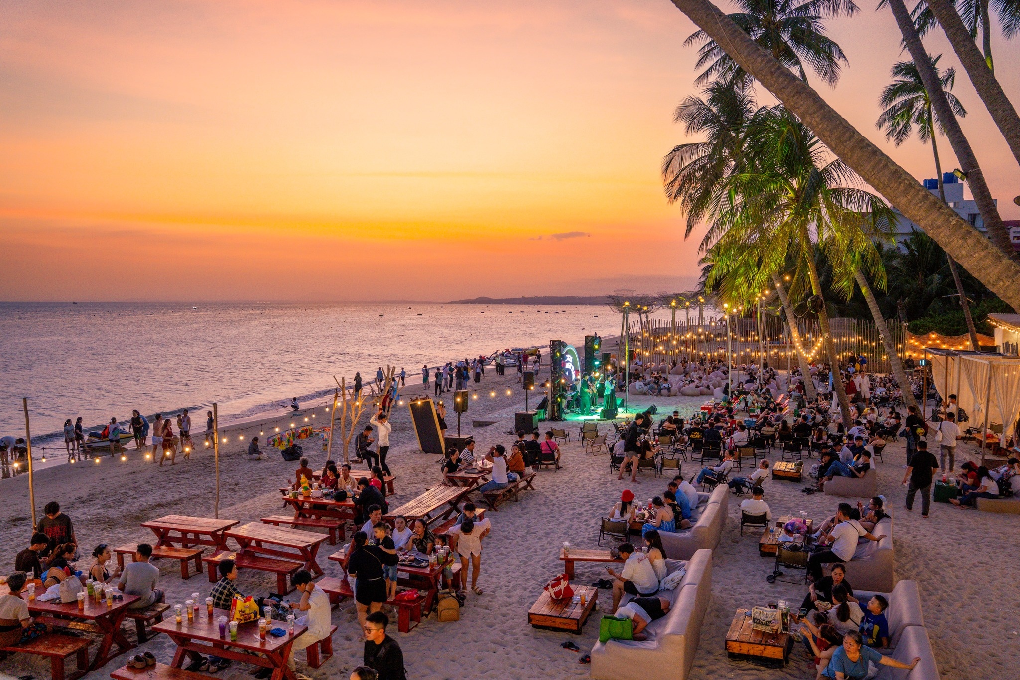 Top 11 quán cafe view biển Mũi Né đẹp đáng đi nhất 2026