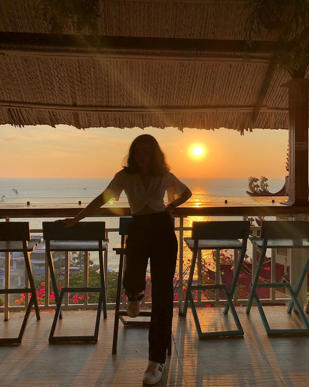 Lightroom Coffee - cafe Vũng Tàu view biển lâu đời