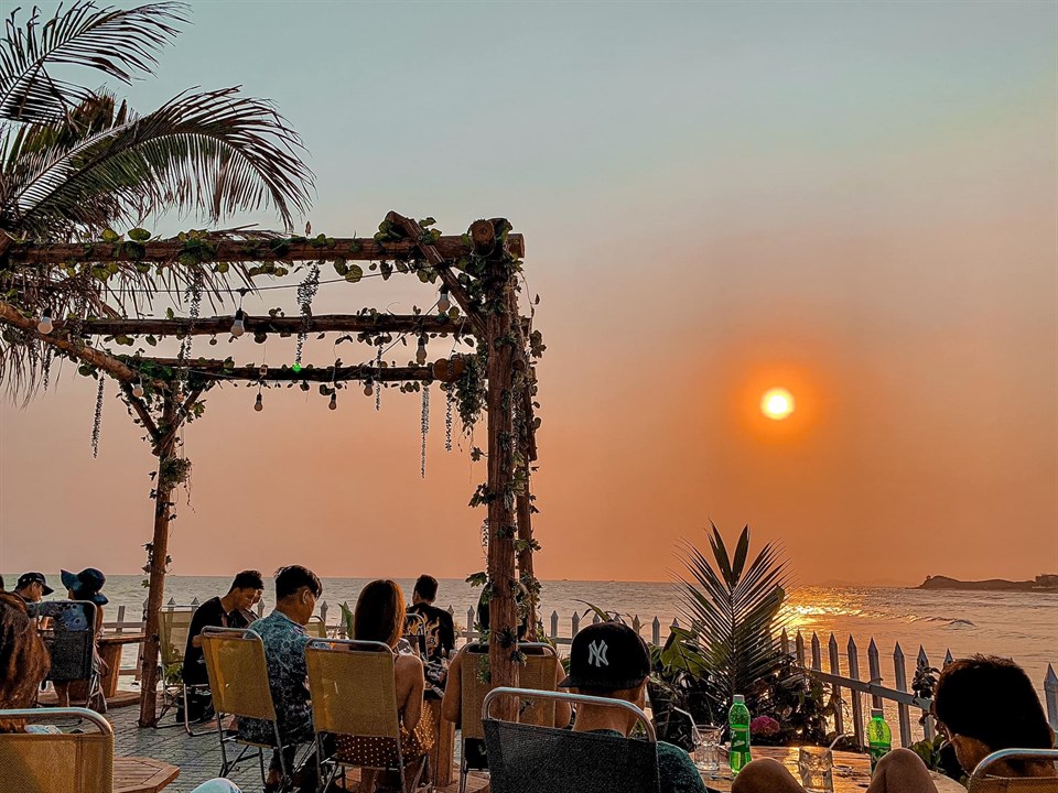 Coffee Bãi Xanh - cafe Vũng Tàu view biển ngắm hoàng hôn