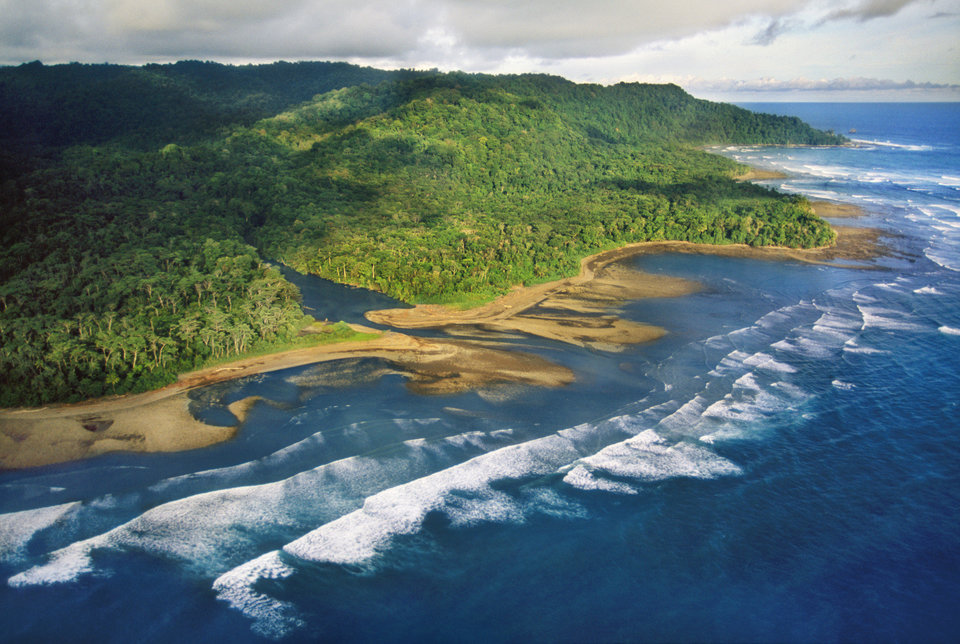 2. Osa Peninsula (Costa Rica): Khi du lịch ở bán đảo Osa Peninsula chắc chắn du khách sẽ được tận hưởng cuộc sống giữa không gian thiên nhiên tươi đẹp, không khí trong lành, thoải mái tắm biển, ngắm sao dưới bầu trời đêm trong vắt, tìm được những thú vui không hề liên quan gì đến công nghệ, bởi nơi đây không hề có Wi-fi.