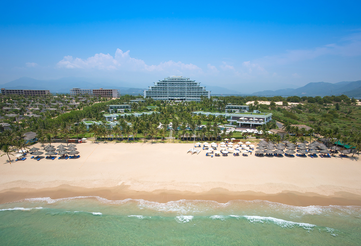 Lối đi xanh mát tại Cam Ranh Riviera Beach Resort & Spa Lối đi xanh mát tại Cam Ranh Riviera Beach Resort & Spa