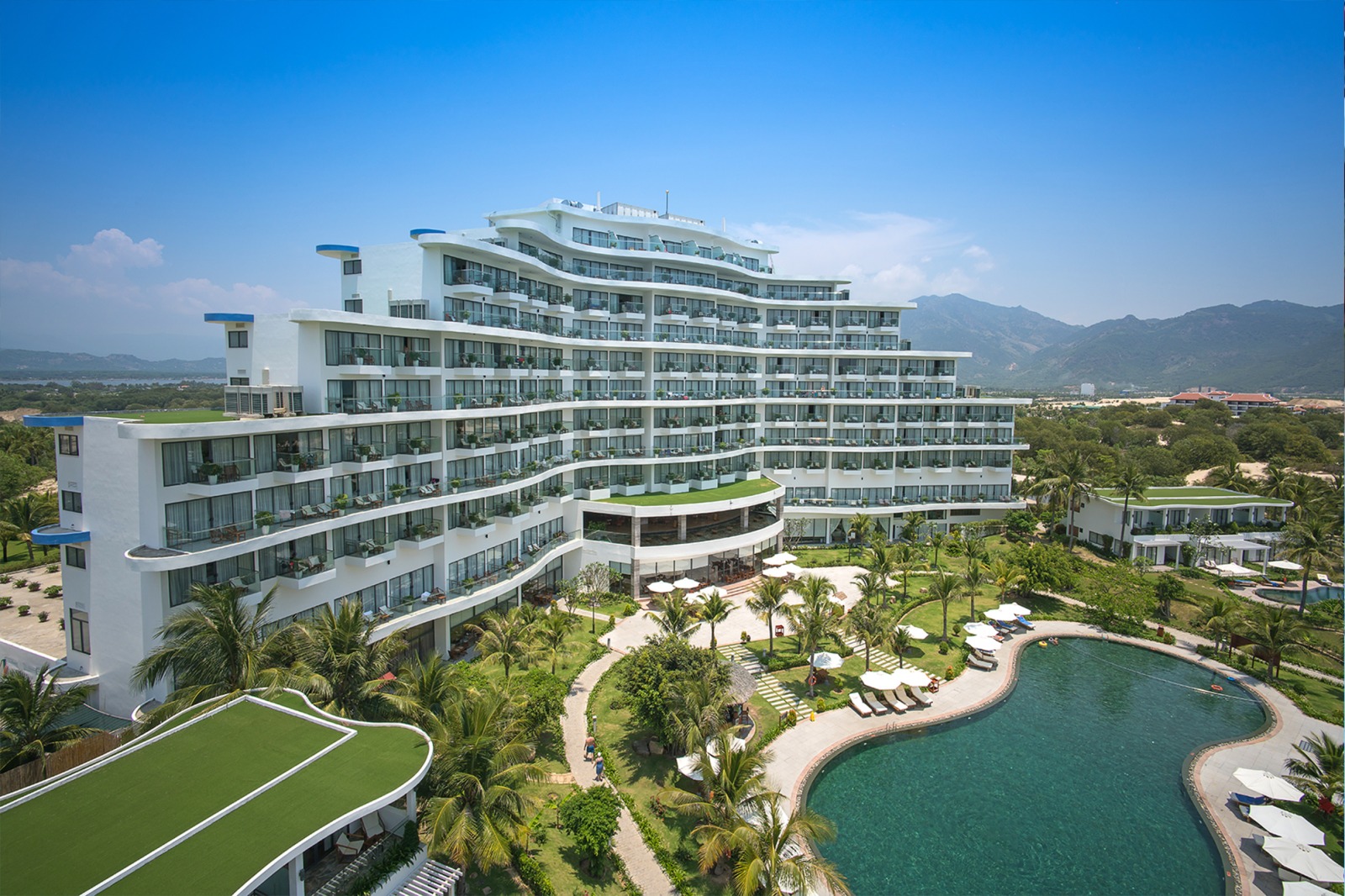 Cam Ranh Riviera Beach Resort & Spa – Lạc vào trốn “thiên đường”