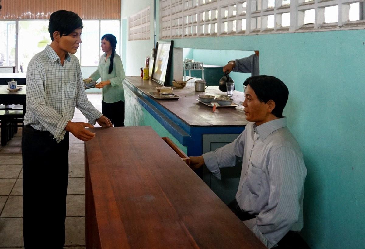 Người đứng ra thành lập quán Nhan Hương là ông Nguyễn Văn Tửng
