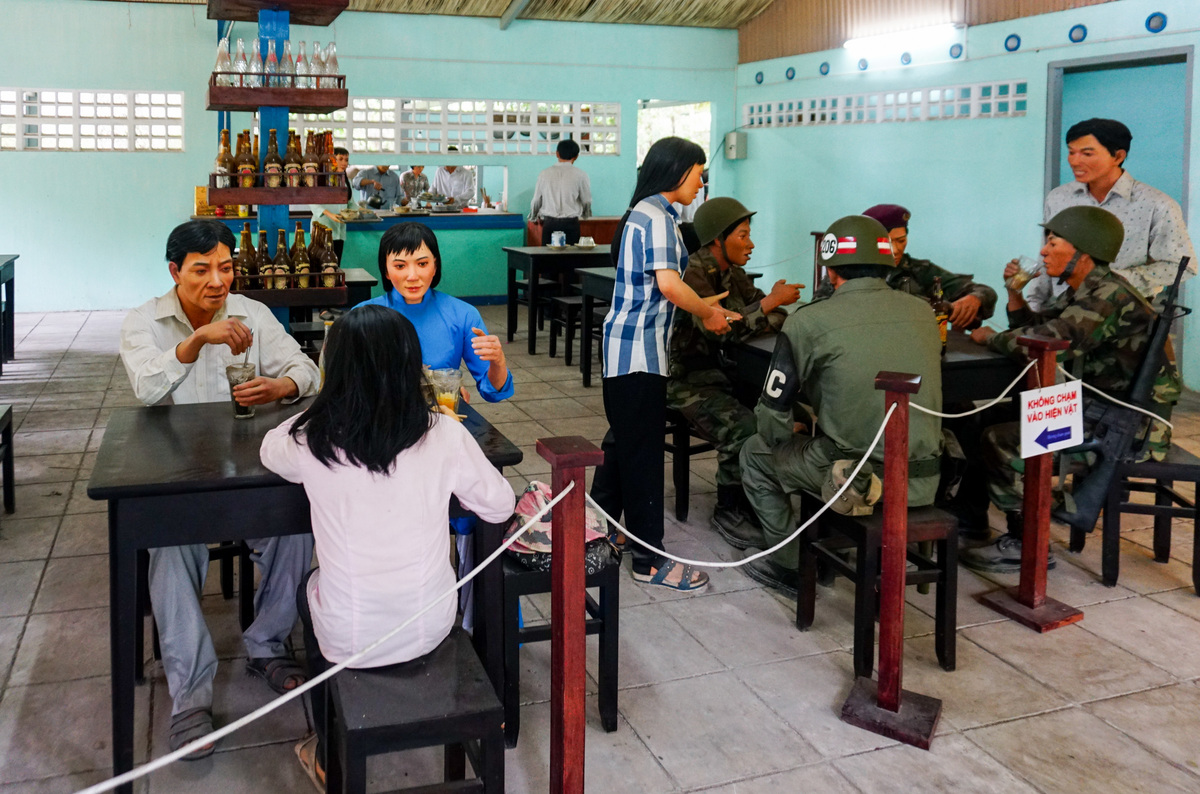 Mô hình thực khách tại quán Nhan Hương