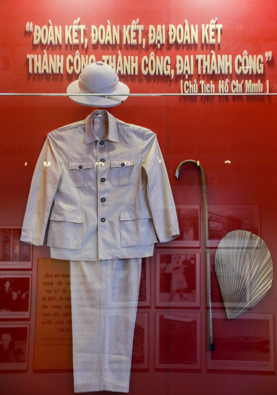 Bộ trang phục và dụng cụ cá nhân của Chủ tịch Hồ Chí Minh