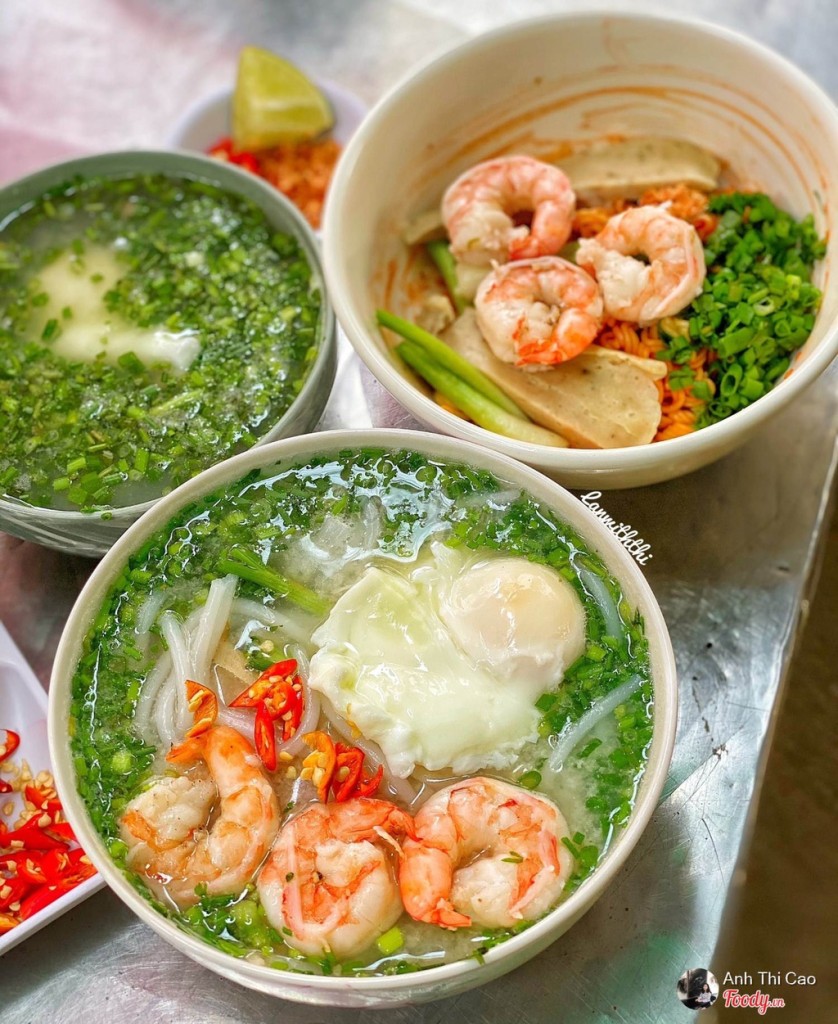 Súp cua đầy đặn với nấm trứng cút thịt cua Súp cua đầy đặn với nấm trứng cút thịt cua