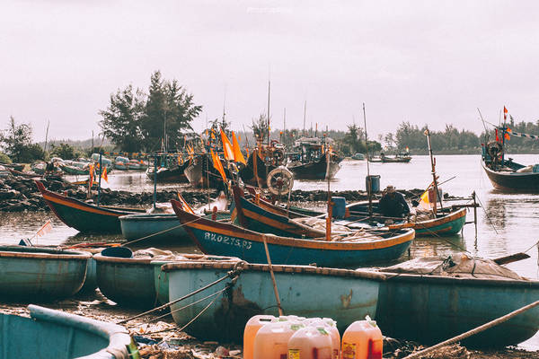 Cảng cá Lộc An là nơi neo đậu tàu thuyền của ngư dân tại Bà Rịa - Vũng Tàu.
