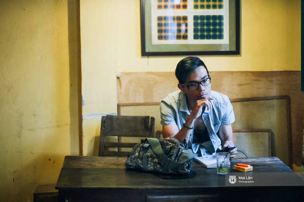 Sổ lưu bút của khách ghé thăm quán cafe Hà Nội này